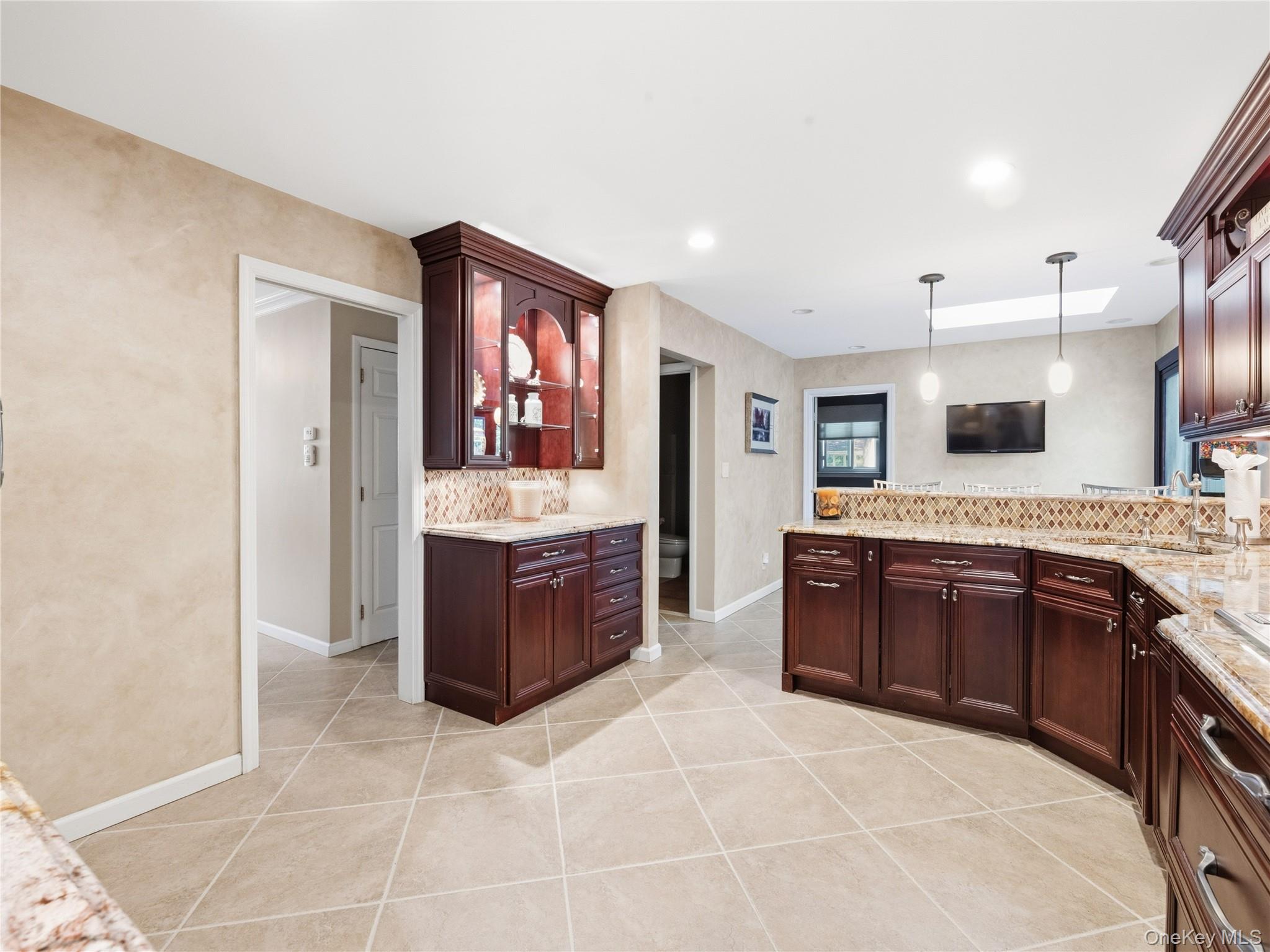 161 Cow Neck Road Property Photo 10