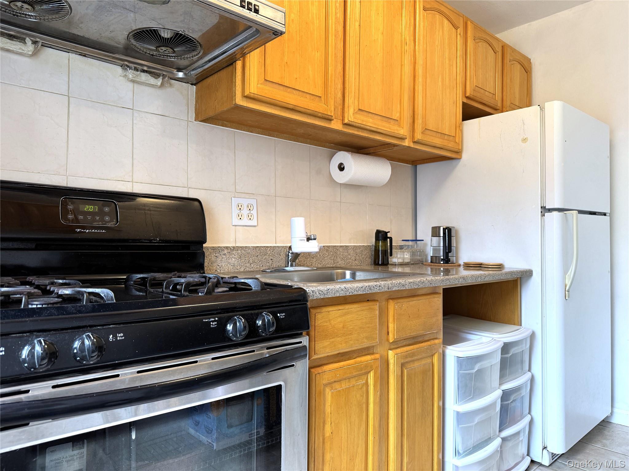 78-16 147th St 3c Property Photo 6