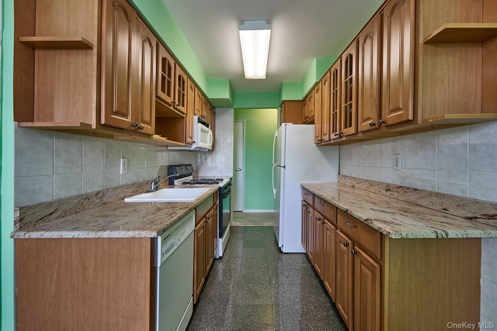 60 Hempstead Avenue 3p Property Photo 5
