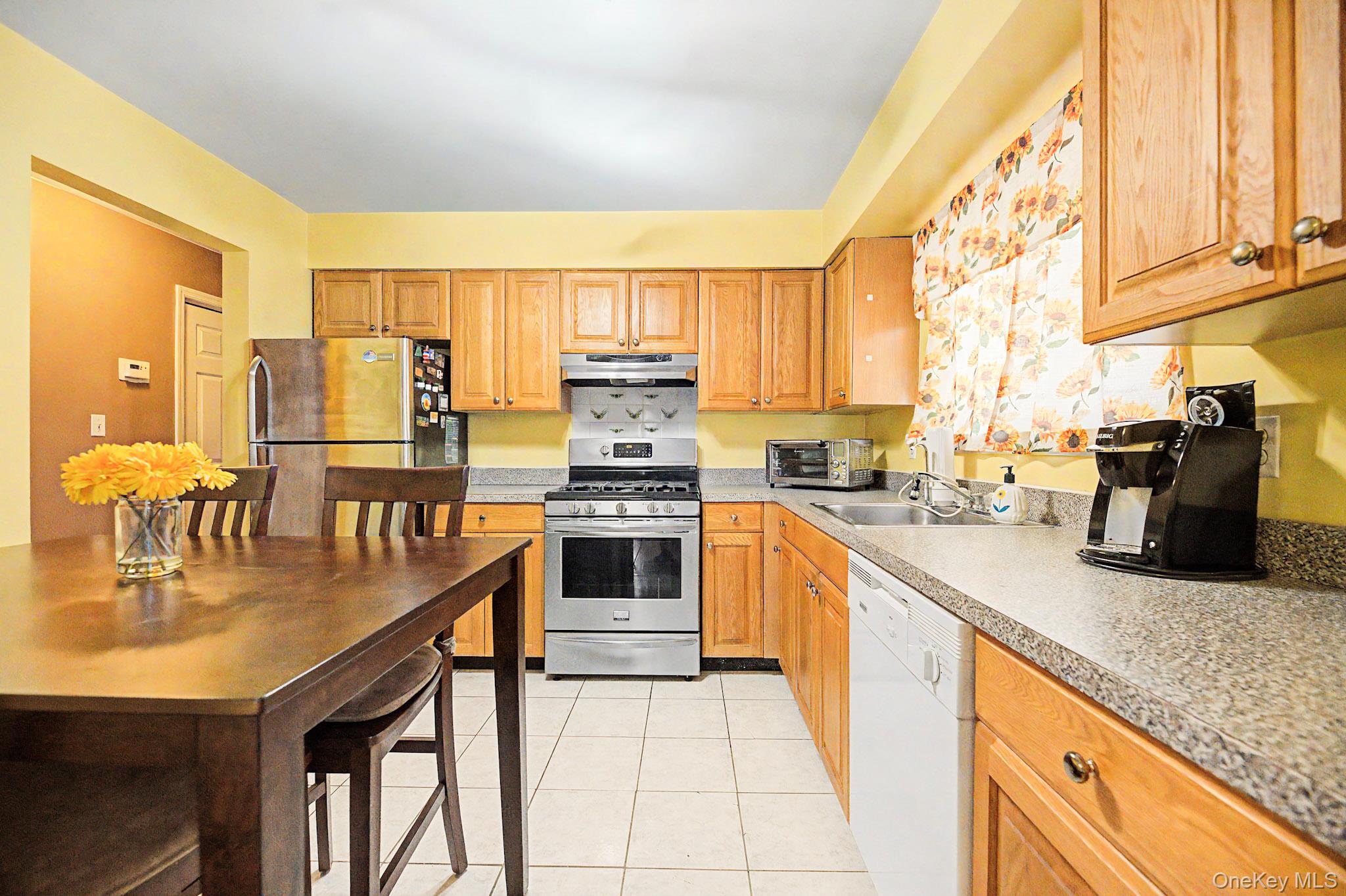 2459 Lodovick Avenue Property Photo 4