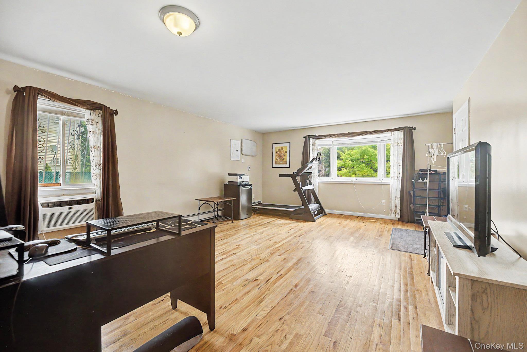 2459 Lodovick Avenue Property Photo 6
