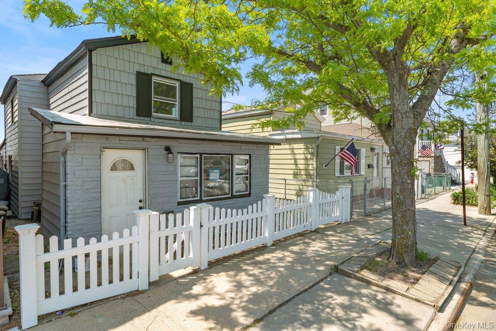 1107 Cross Bay Boulevard Property Photo 1