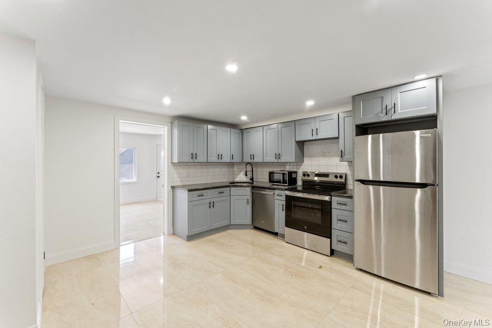 1107 Cross Bay Boulevard Property Photo 4