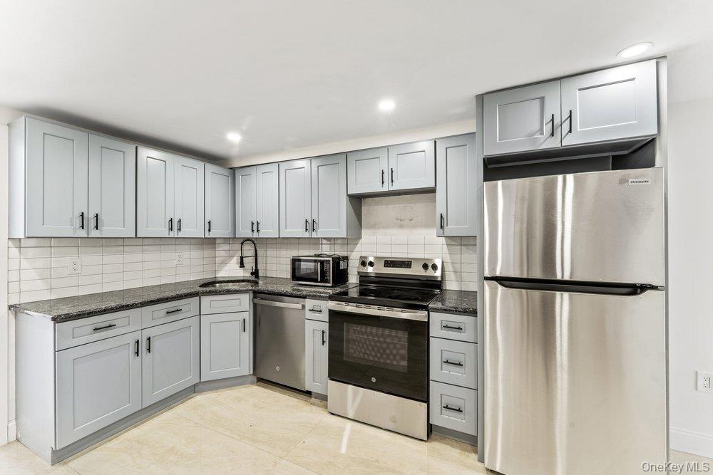 1107 Cross Bay Boulevard Property Photo 5