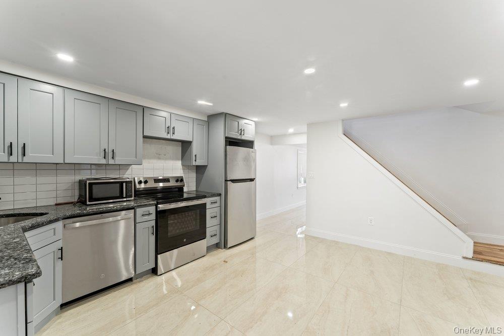 1107 Cross Bay Boulevard Property Photo 6