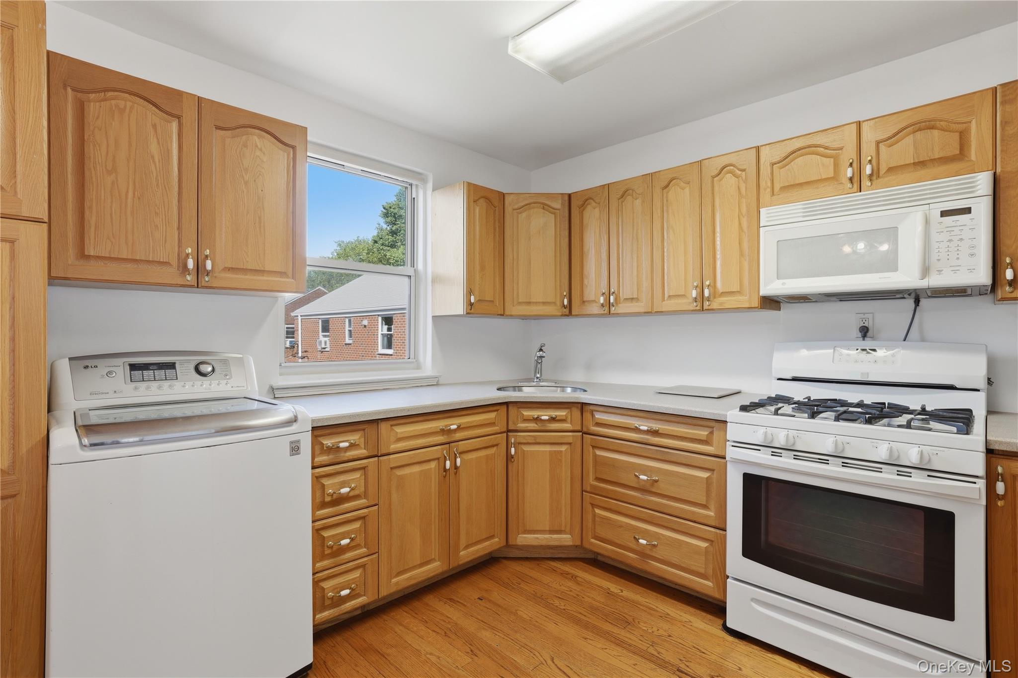 254-18 2nd Floor 75 Ave Upper Property Photo 10
