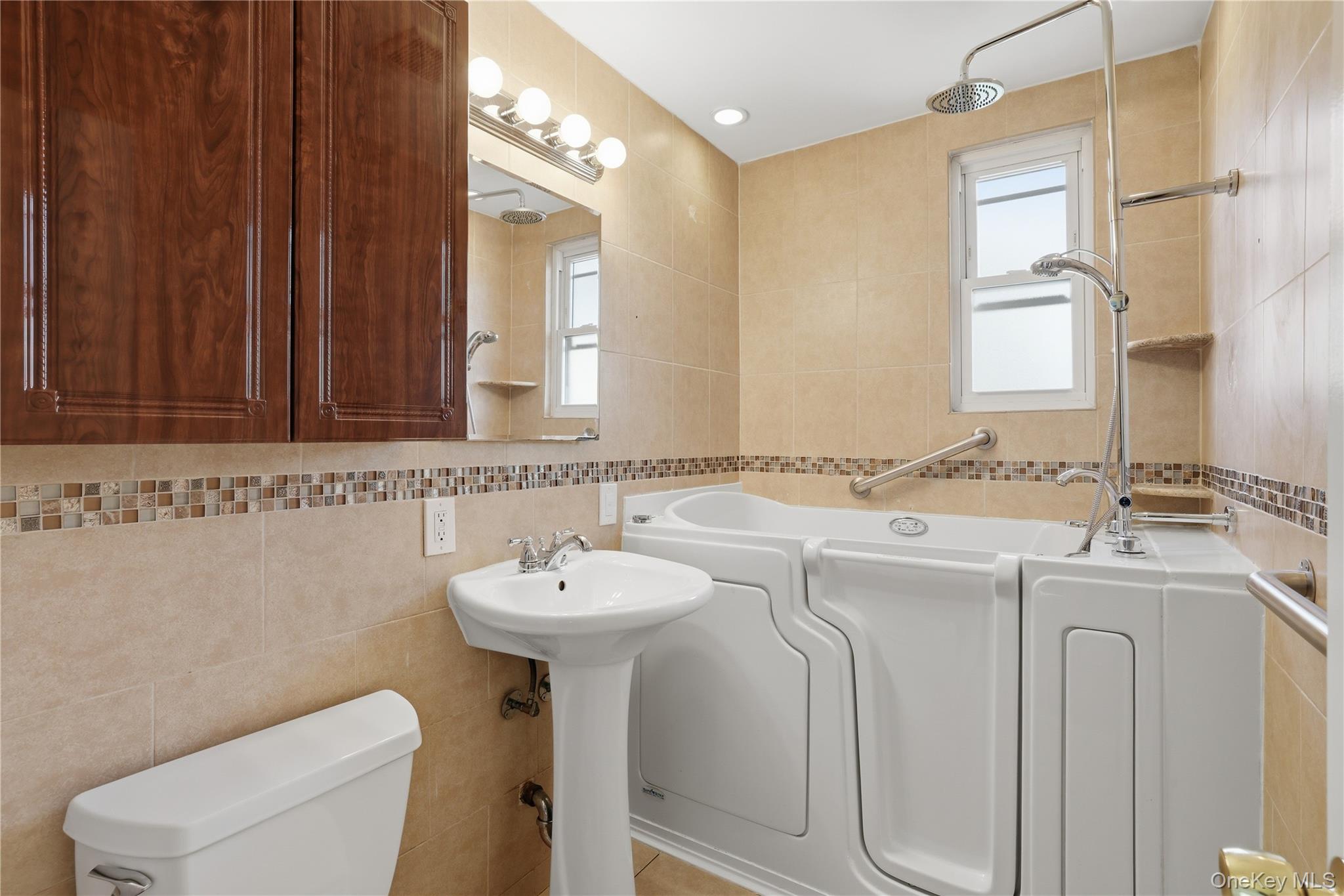 254-18 2nd Floor 75 Ave Upper Property Photo 16