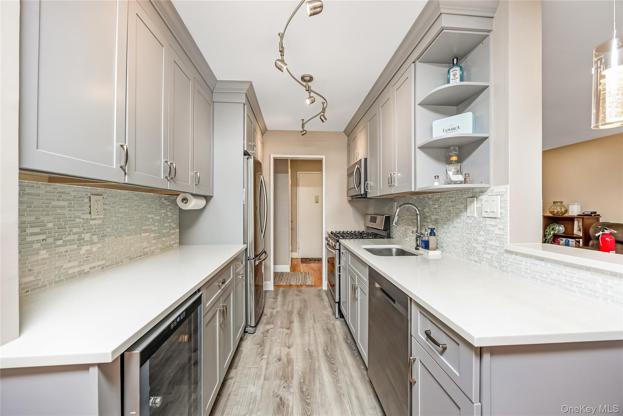 600 Shore Road 6k Property Photo 11
