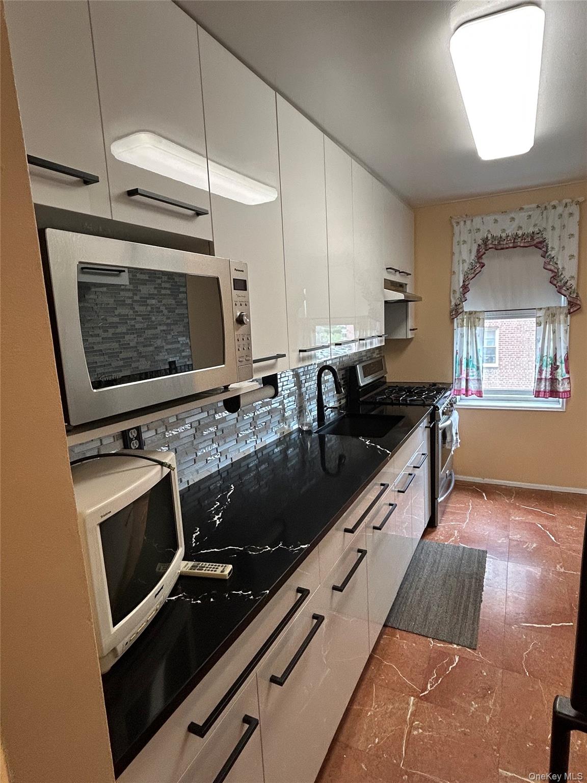365 Bronx River Road 3j Property Photo 3