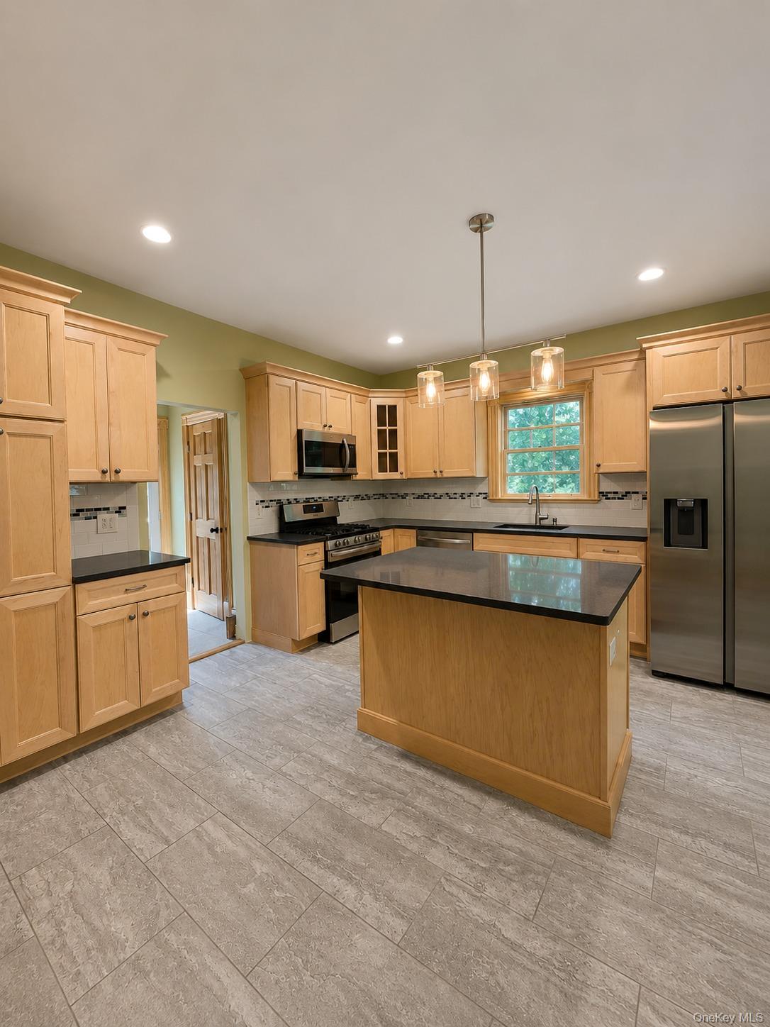 248 N Highland Avenue Property Photo 11