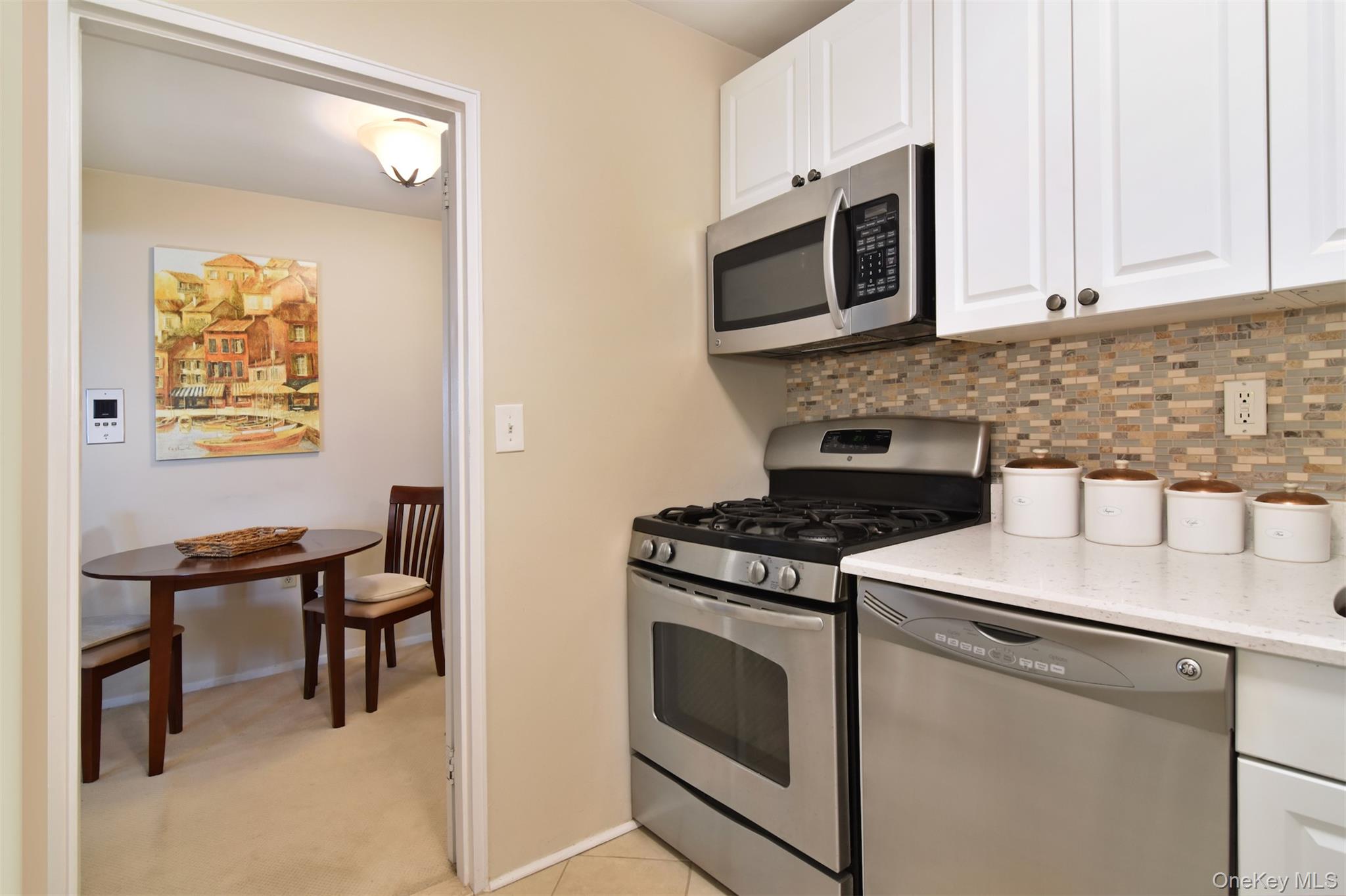 21 Fairview Avenue 717 Property Photo 4