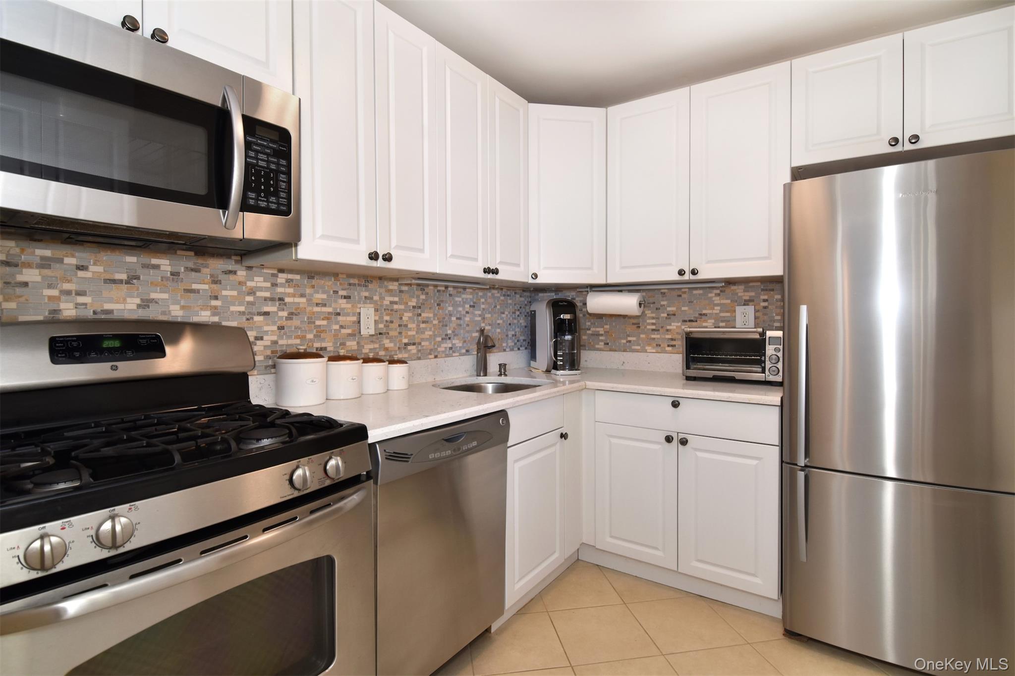 21 Fairview Avenue 717 Property Photo 6