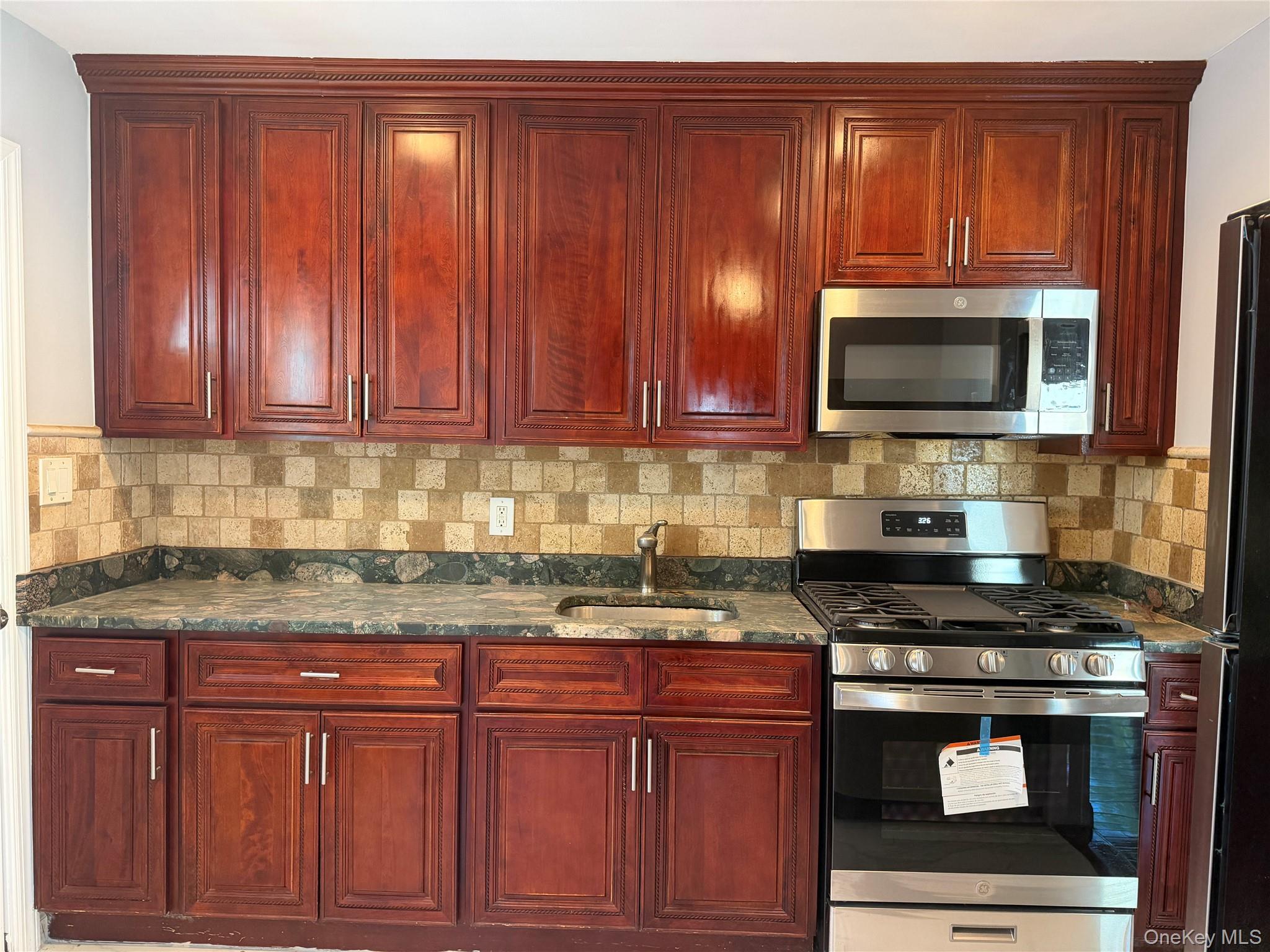 231-10 145 Avenue One Property Photo 6