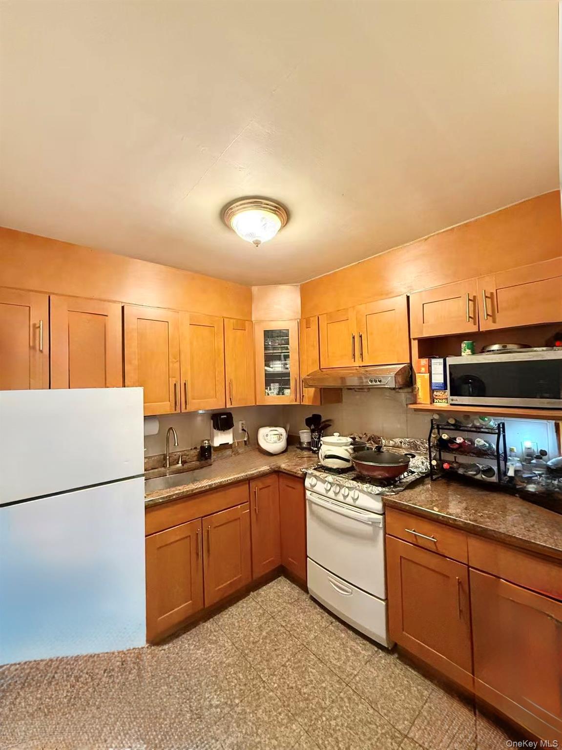 138-70 Elder Avenue 7g Property Photo 4