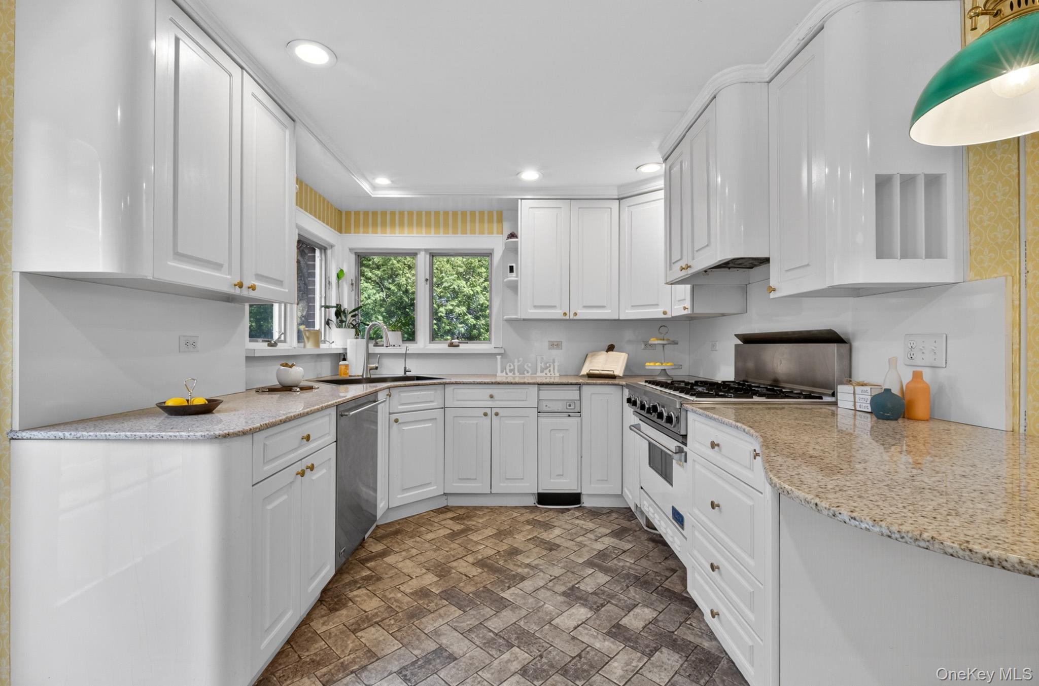 66 Walter Avenue Property Photo 8