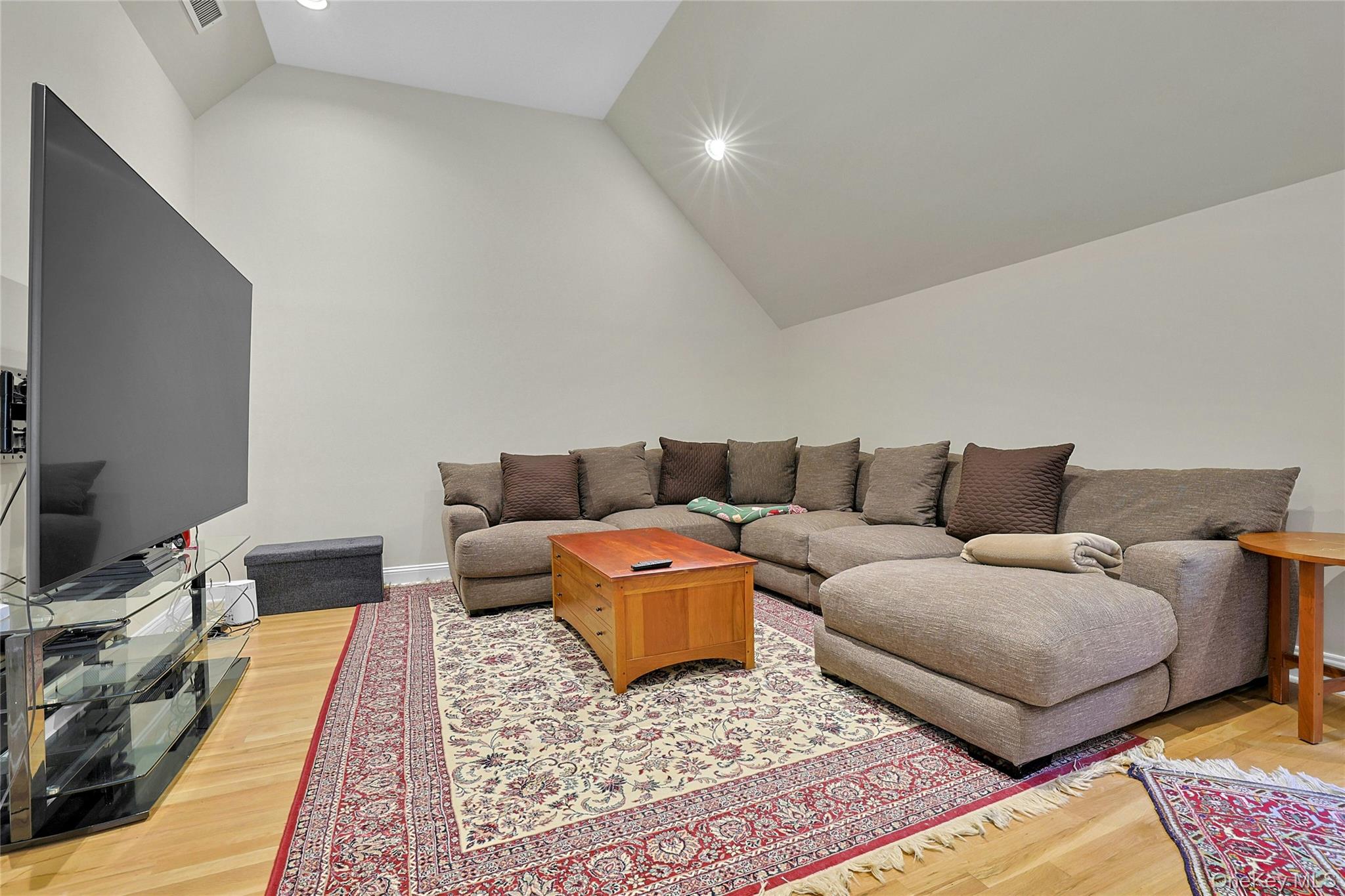 10 Hidden Oak Road Property Photo 18