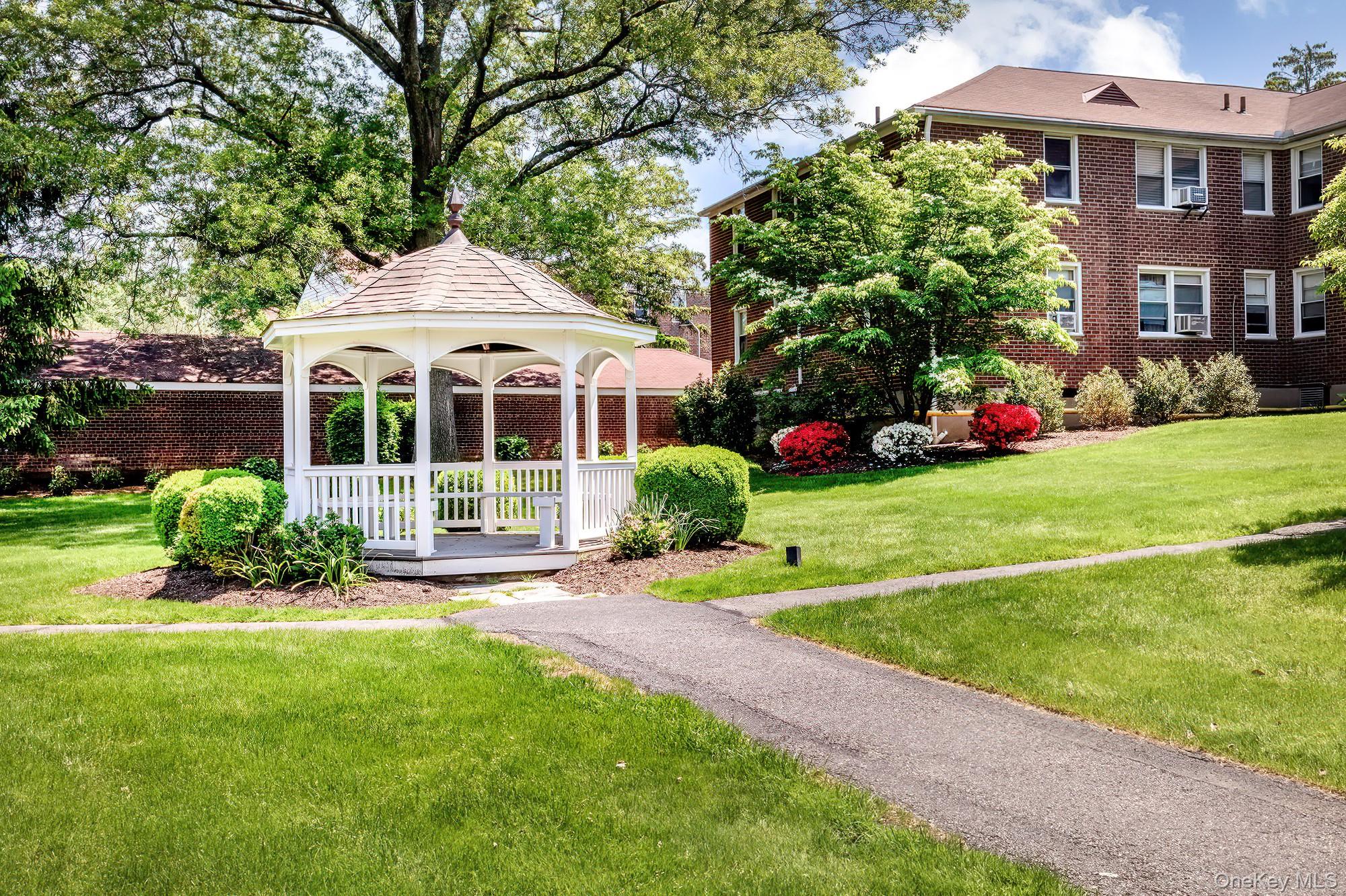 175 Bryant Avenue 1i Property Photo 2