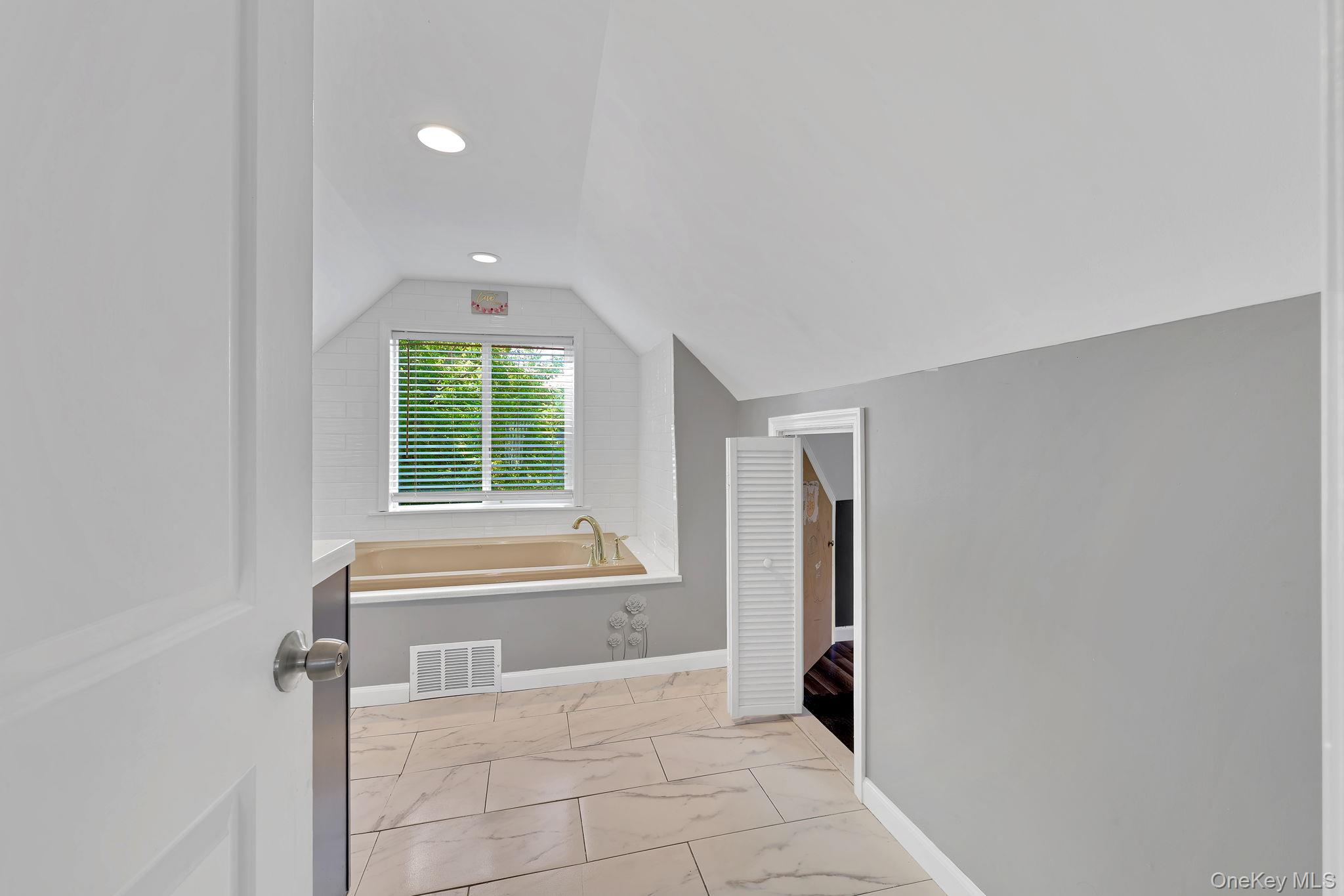 33 Seward Avenue Property Photo 30