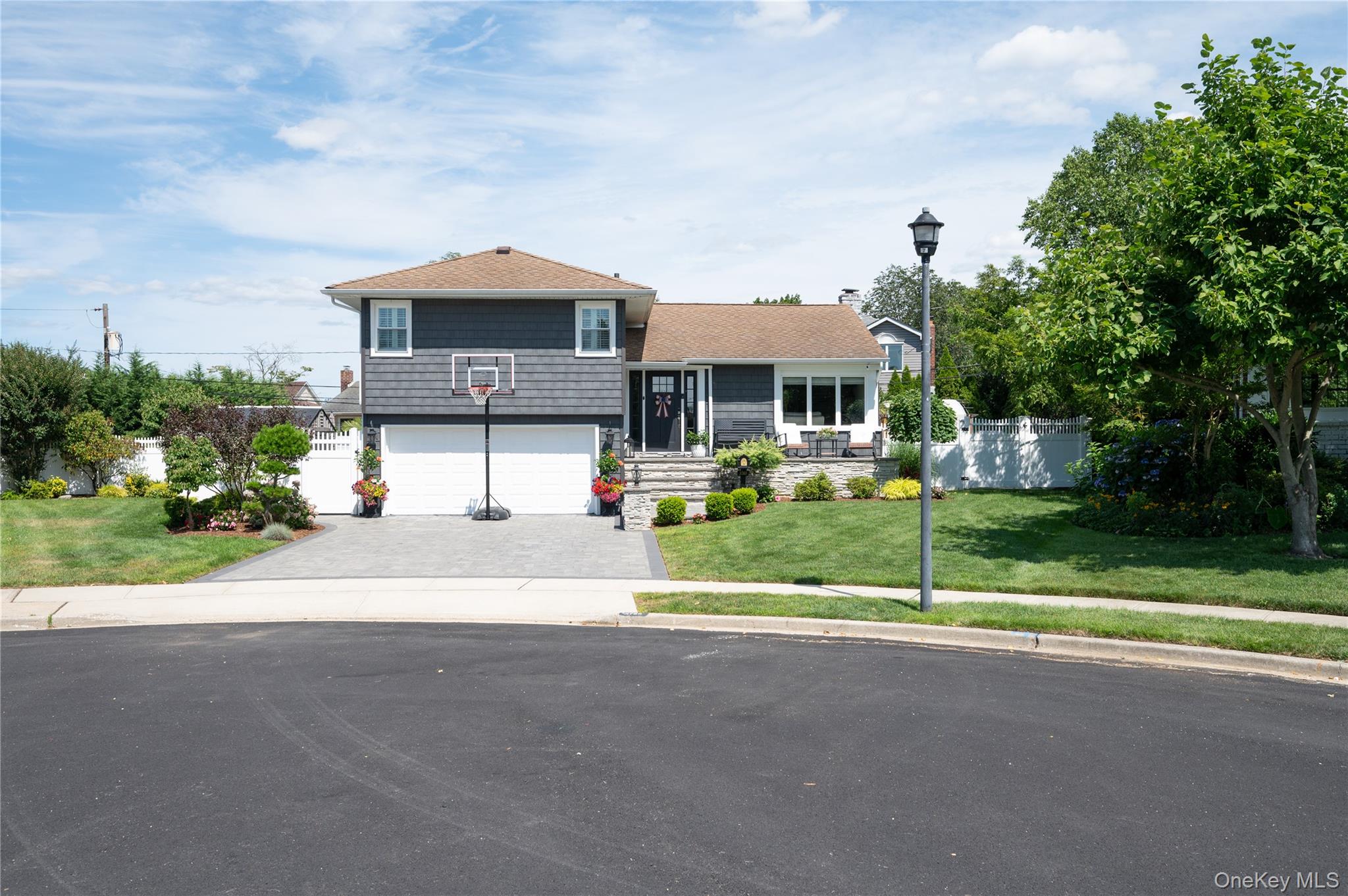 3765 Lynn Lane Property Photo 2