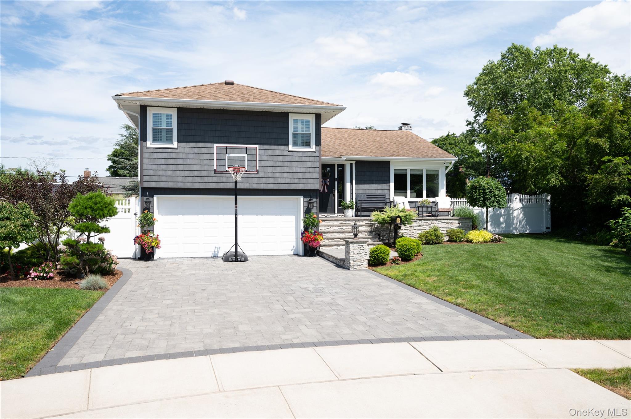 3765 Lynn Lane Property Photo 4