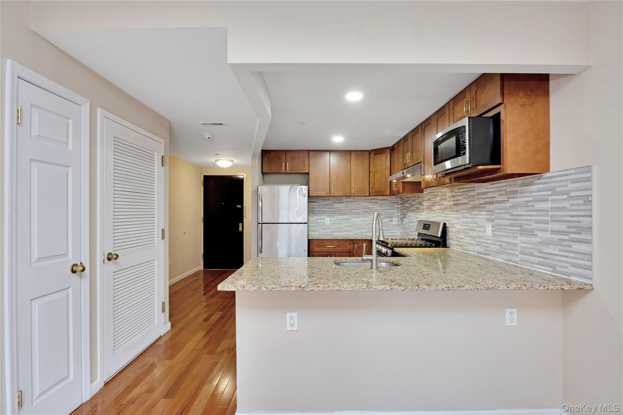 172-18 Jamaica Avenue Property Photo 9