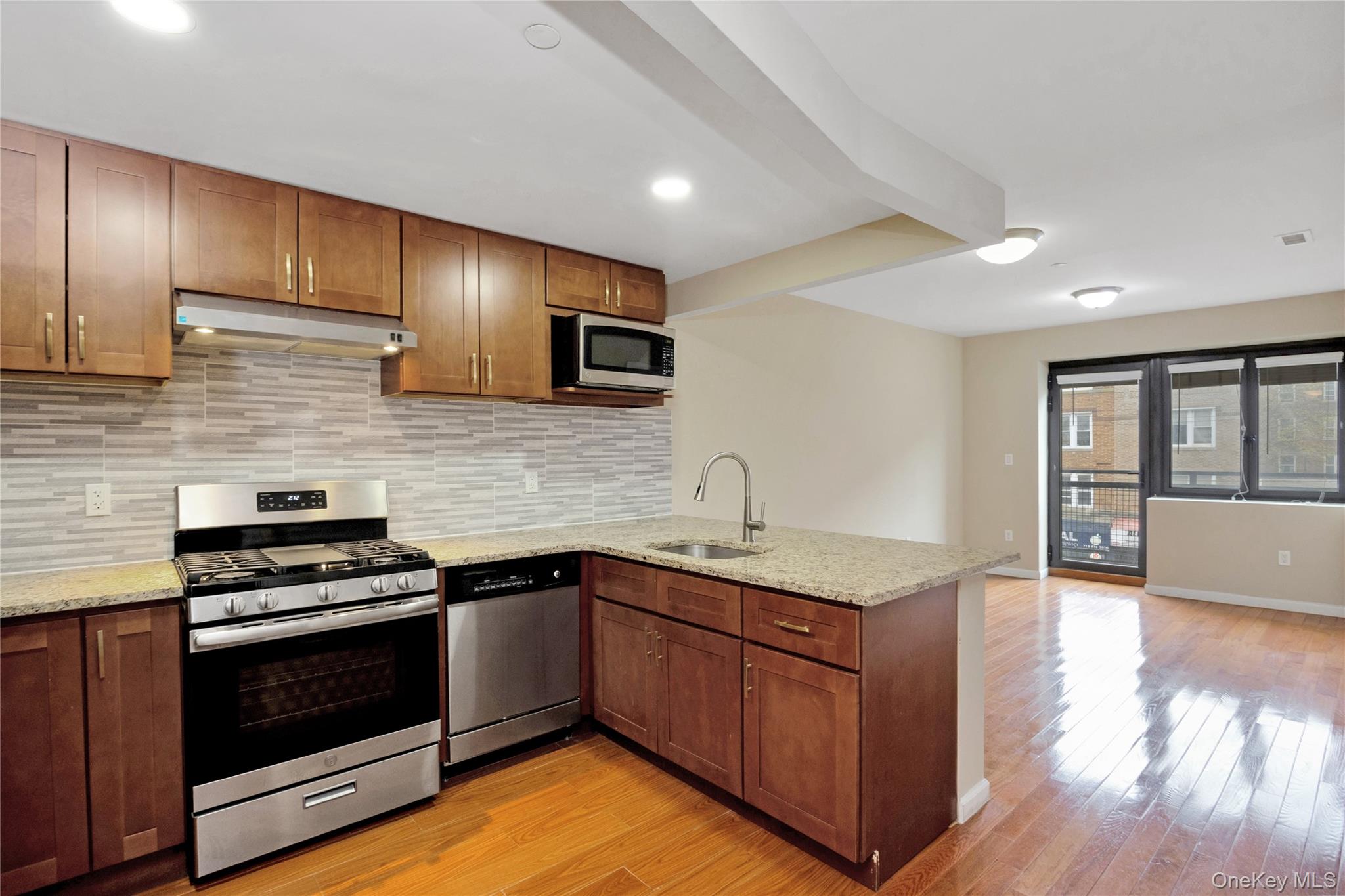 172-18 Jamaica Avenue Property Photo 10