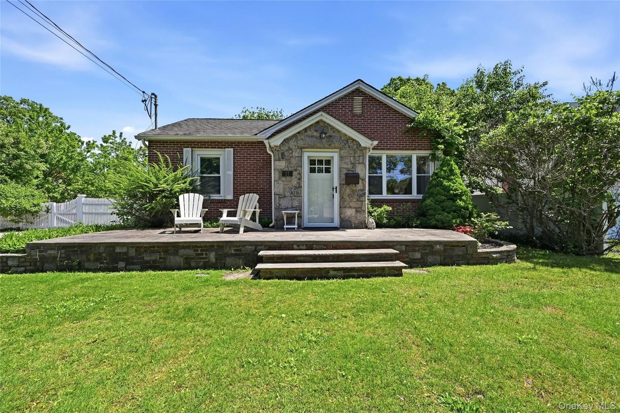 17 Pauchogue Avenue Property Photo 1