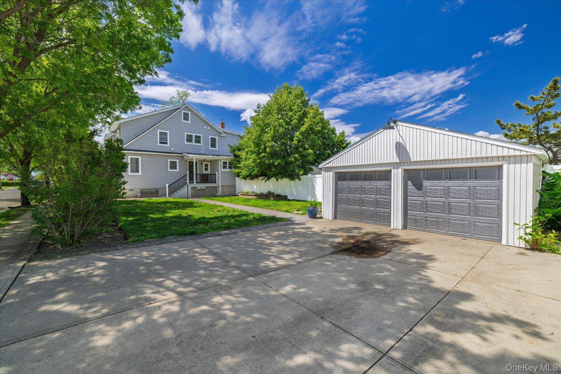 400 Roosevelt Avenue Property Photo 3