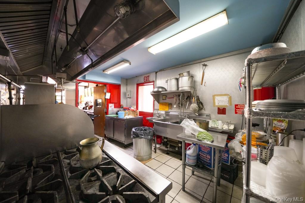 324 Suydam Street Property Photo 14