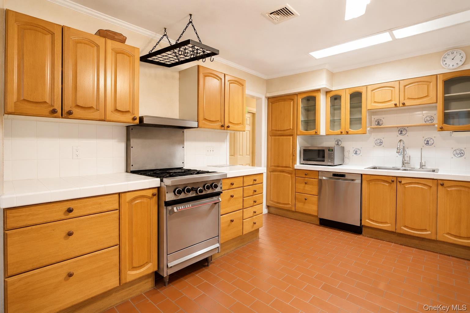 8 Swallow Avenue Property Photo 9