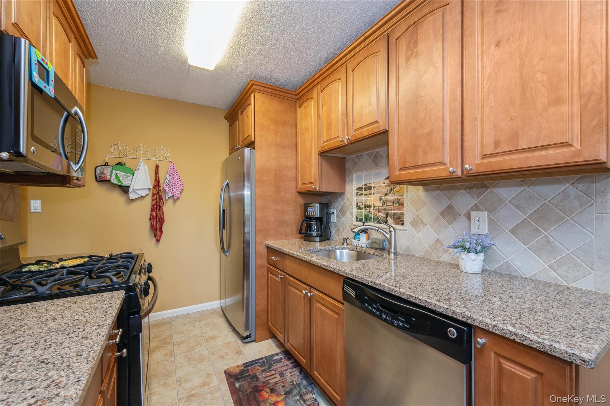 135 Post Avenue 4c Property Photo 6