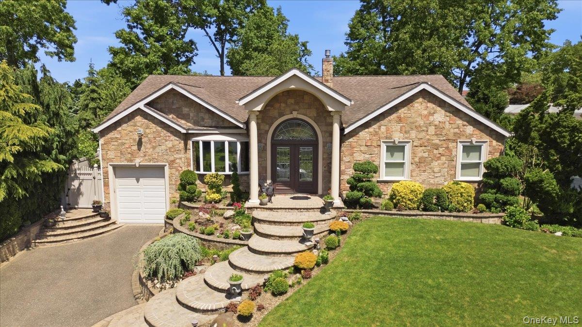 9 Robert Circle Property Photo 1