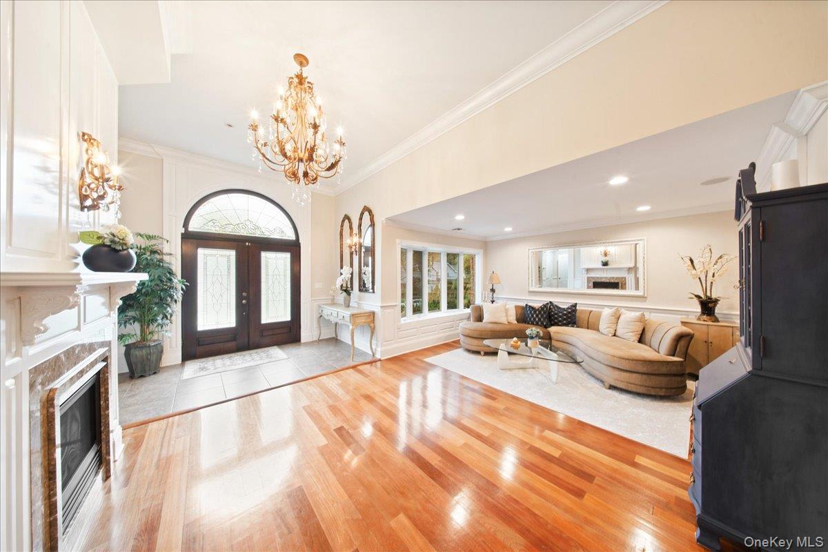 9 Robert Circle Property Photo 4