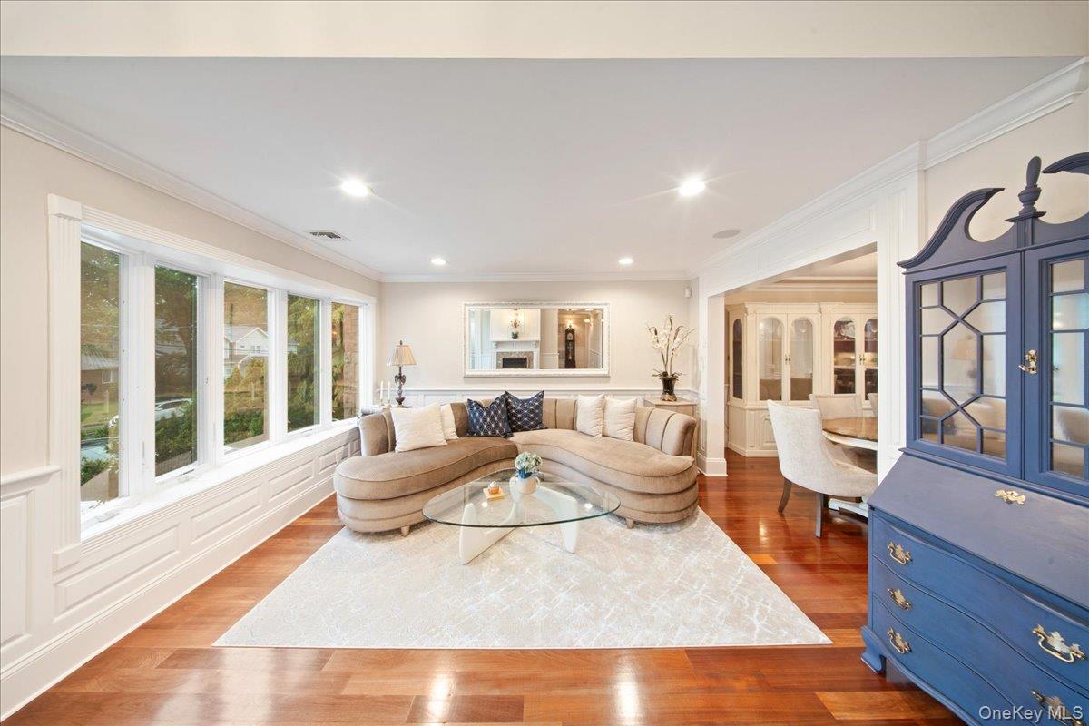 9 Robert Circle Property Photo 6