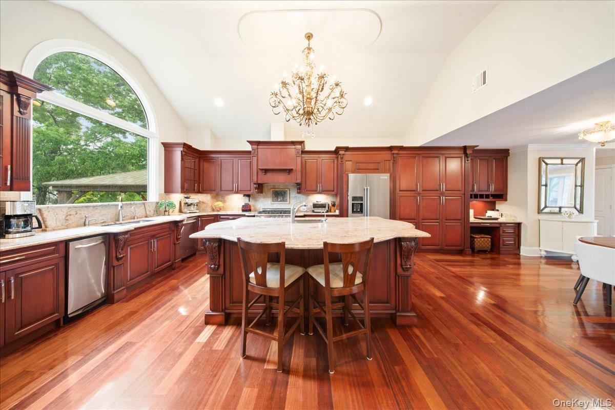 9 Robert Circle Property Photo 9