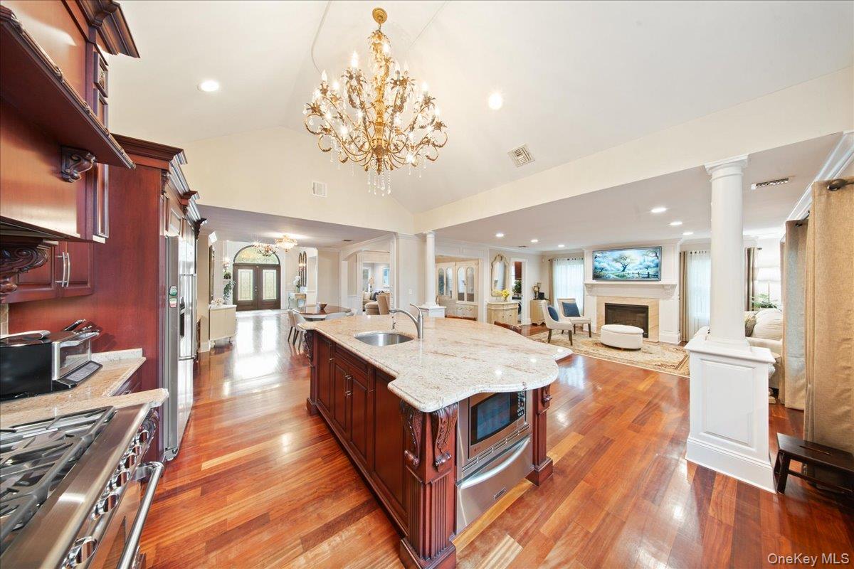 9 Robert Circle Property Photo 10