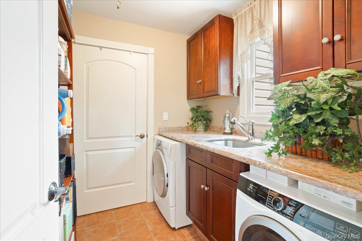 9 Robert Circle Property Photo 12