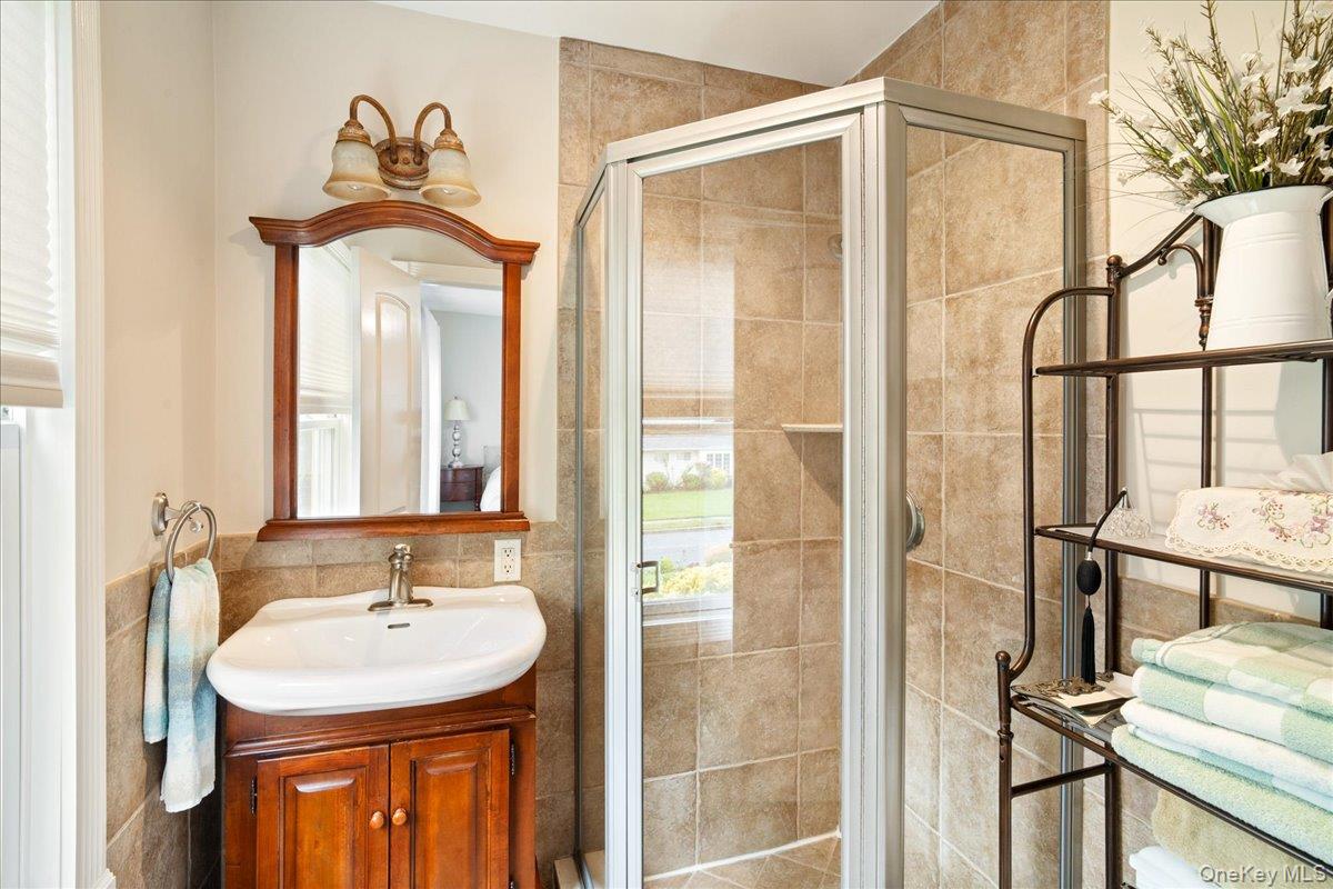 9 Robert Circle Property Photo 14
