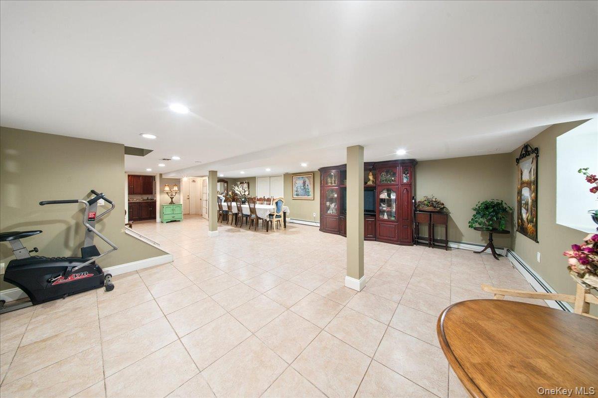 9 Robert Circle Property Photo 18