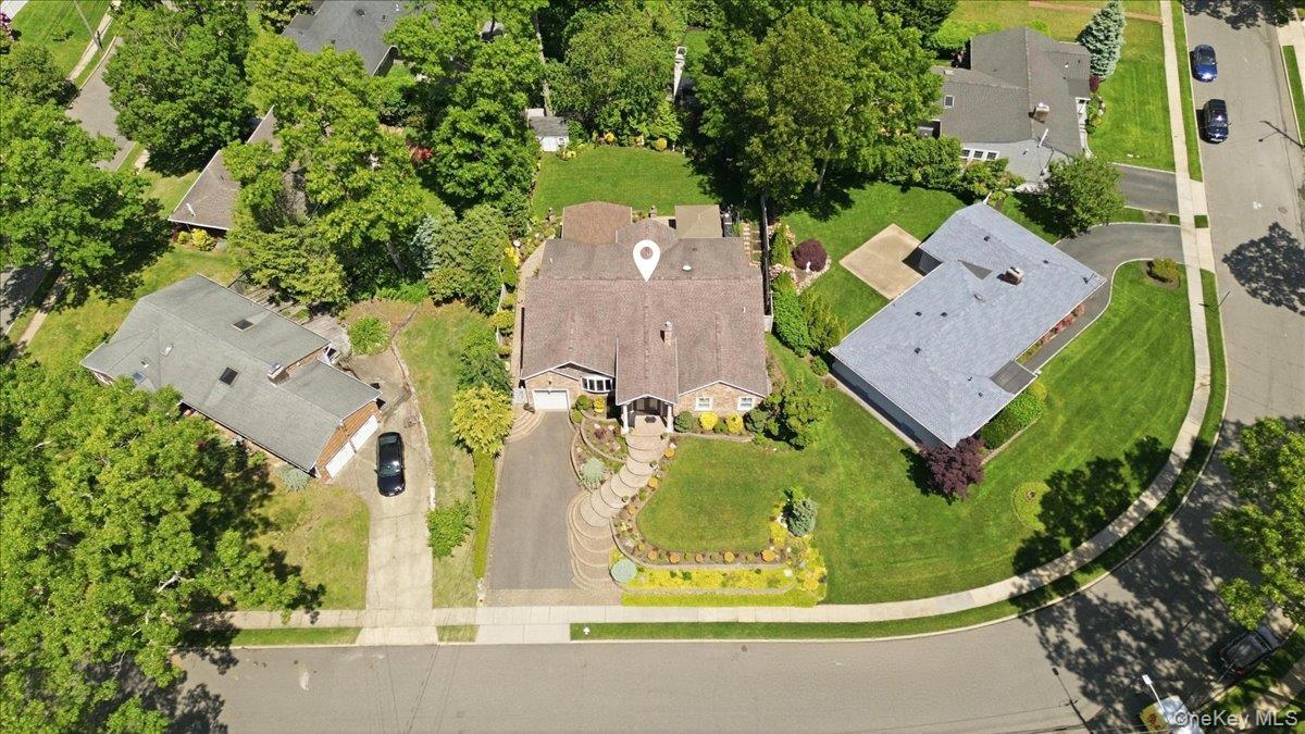 9 Robert Circle Property Photo 27