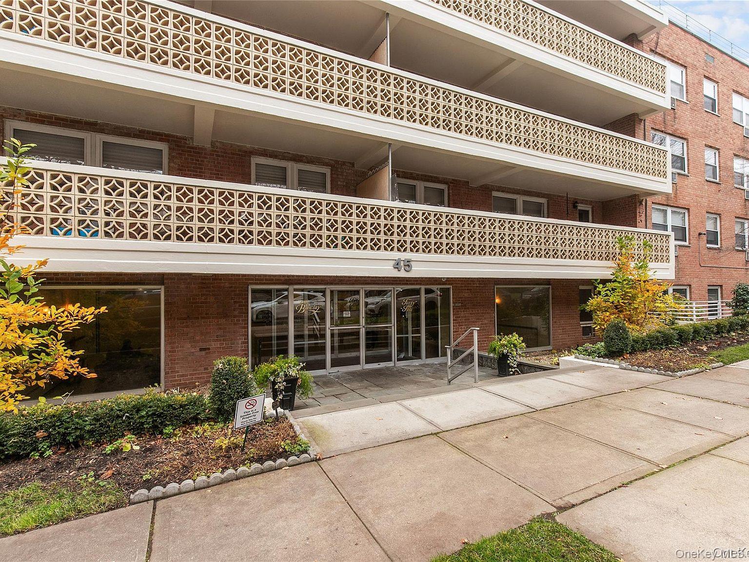 45 HILLPARK Avenue 2L Property Photo 1