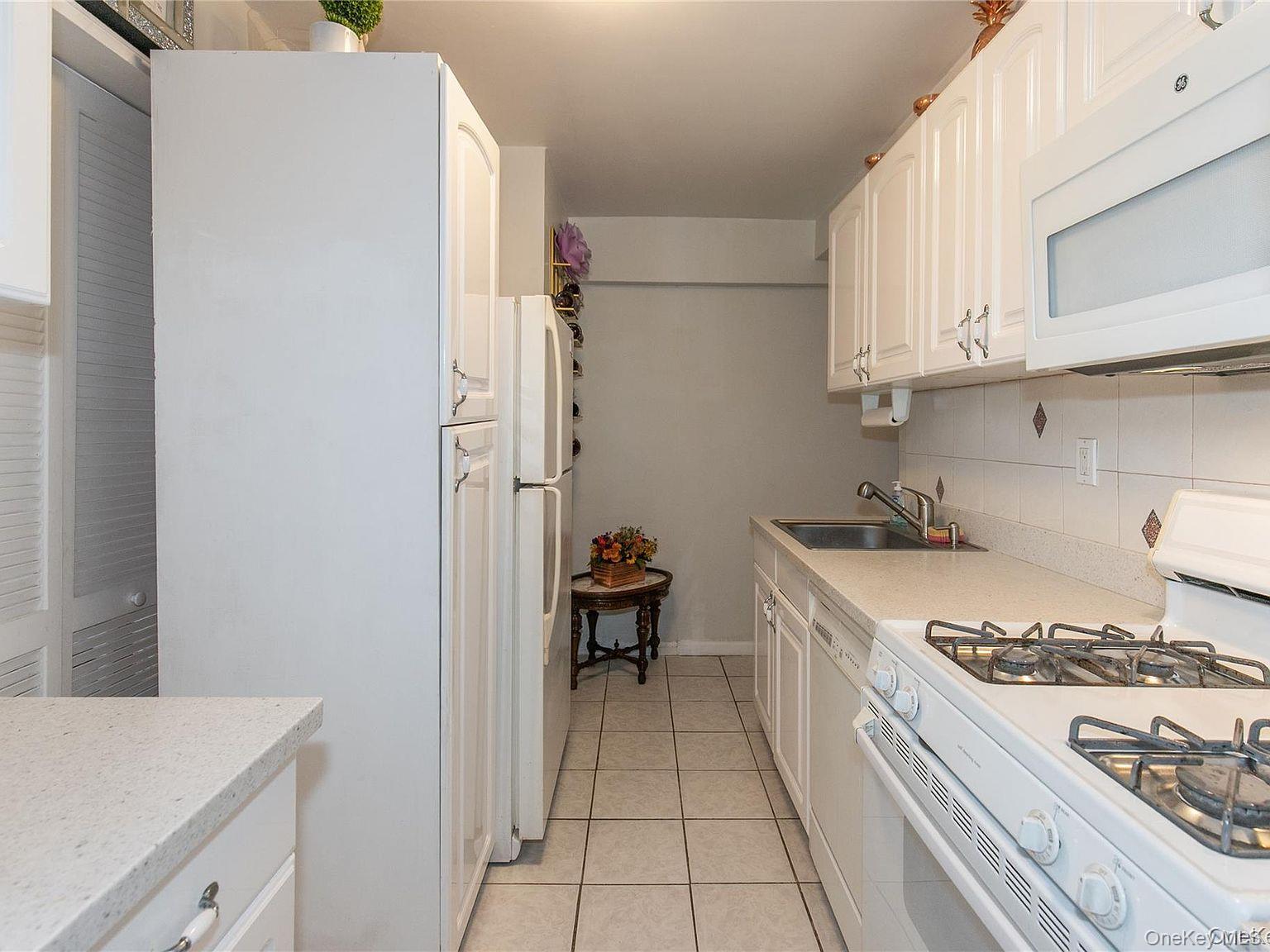 45 Hillpark Avenue 2l Property Photo 12