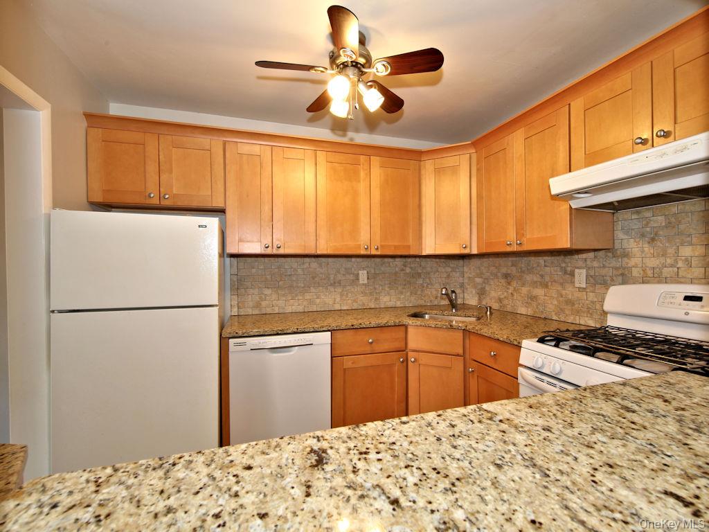 419 Tompkins Avenue 3 Property Photo 2