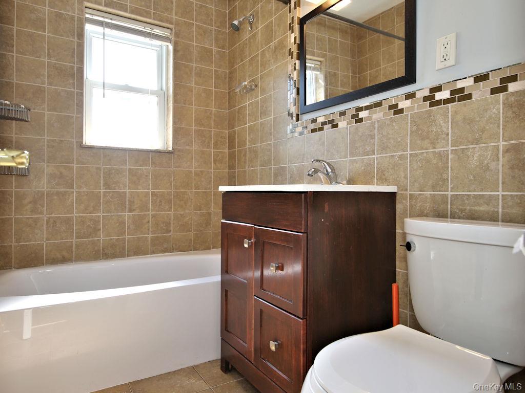 419 Tompkins Avenue 3 Property Photo 6