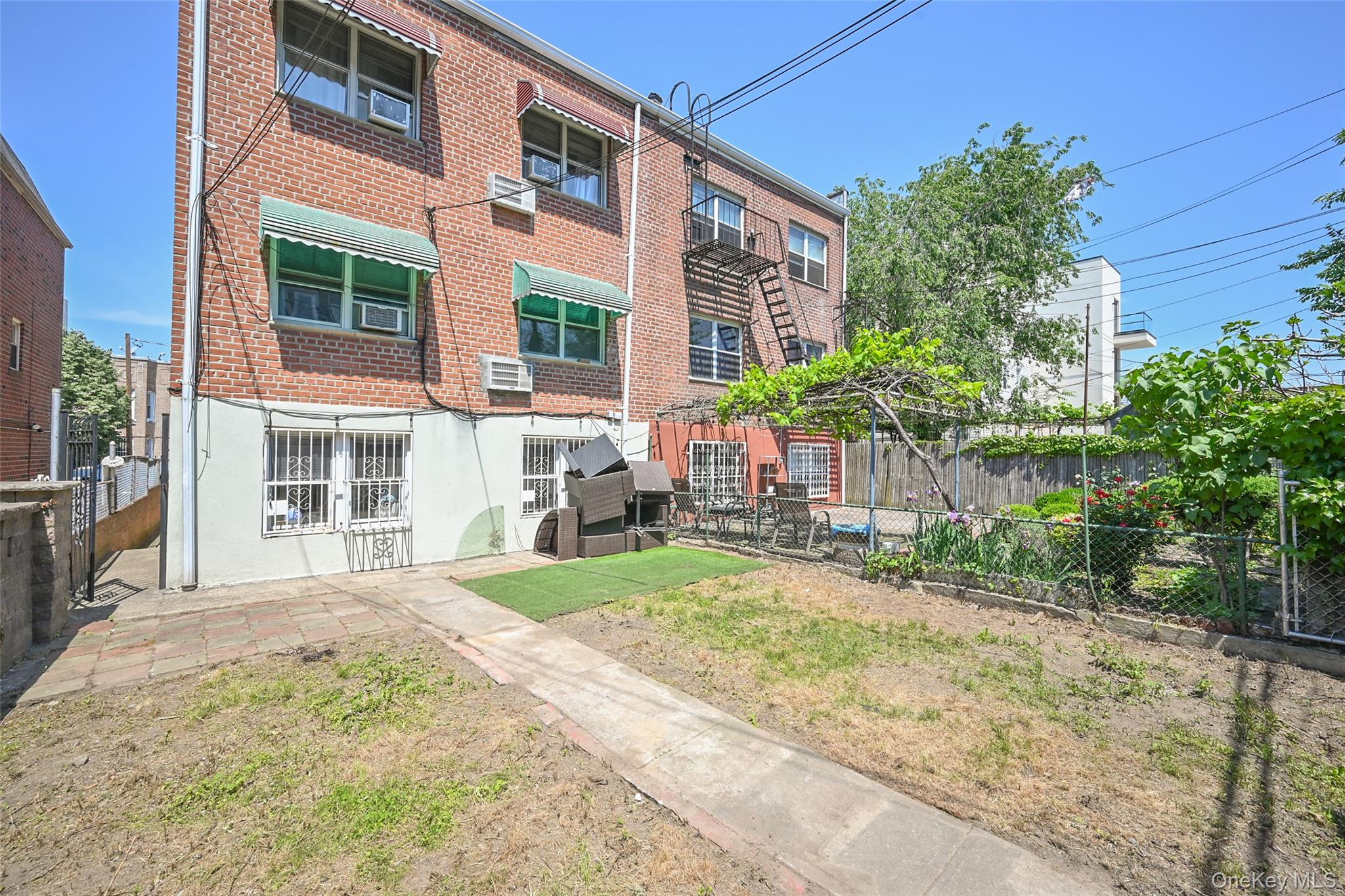 32-69 38th Street Property Photo 3