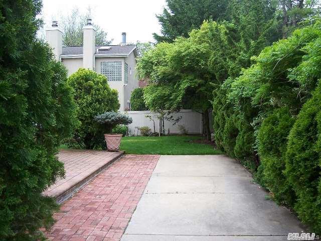 48 Orchard Beach Boulevard Property Photo 3
