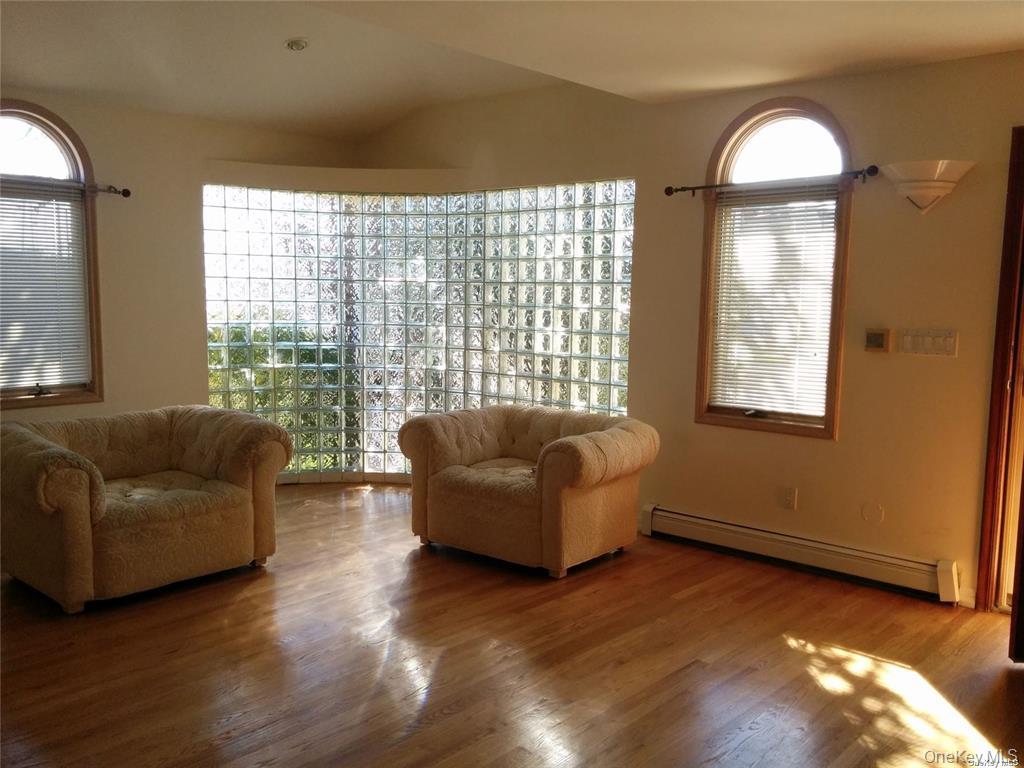 48 Orchard Beach Boulevard Property Photo 4