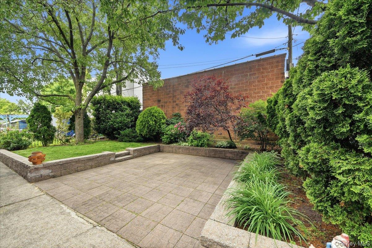 1843 Yates Avenue Property Photo 2
