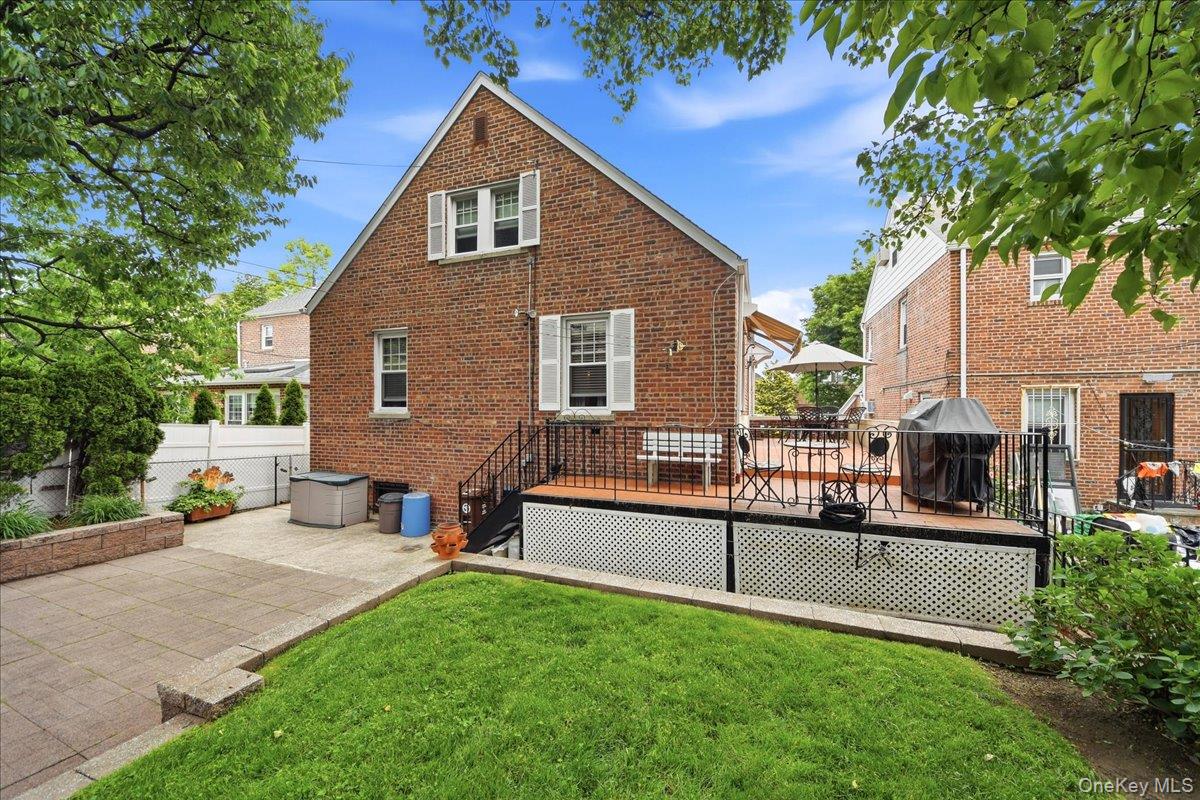1843 Yates Avenue Property Photo 3