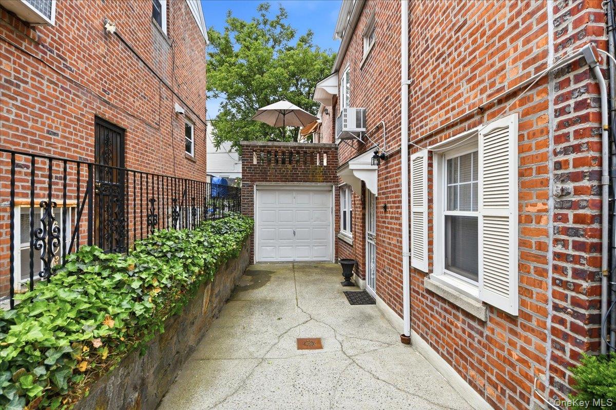 1843 Yates Avenue Property Photo 33